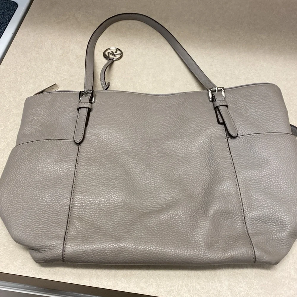 Michael Kors purse - Picture 3 of 5